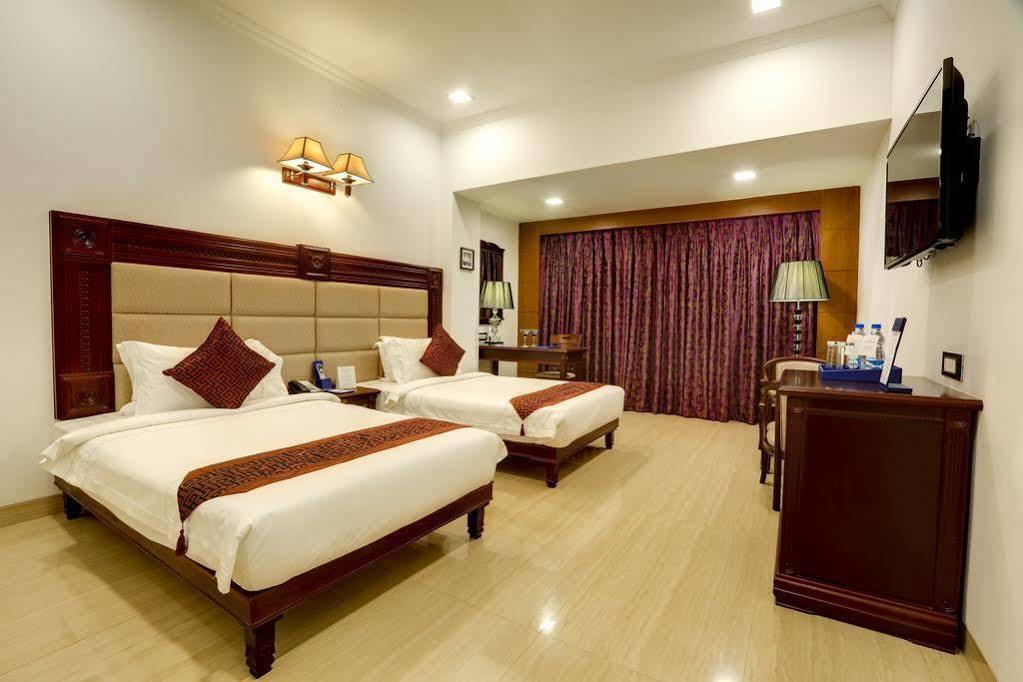 Golden Chariot Vasai Hotel Exterior photo