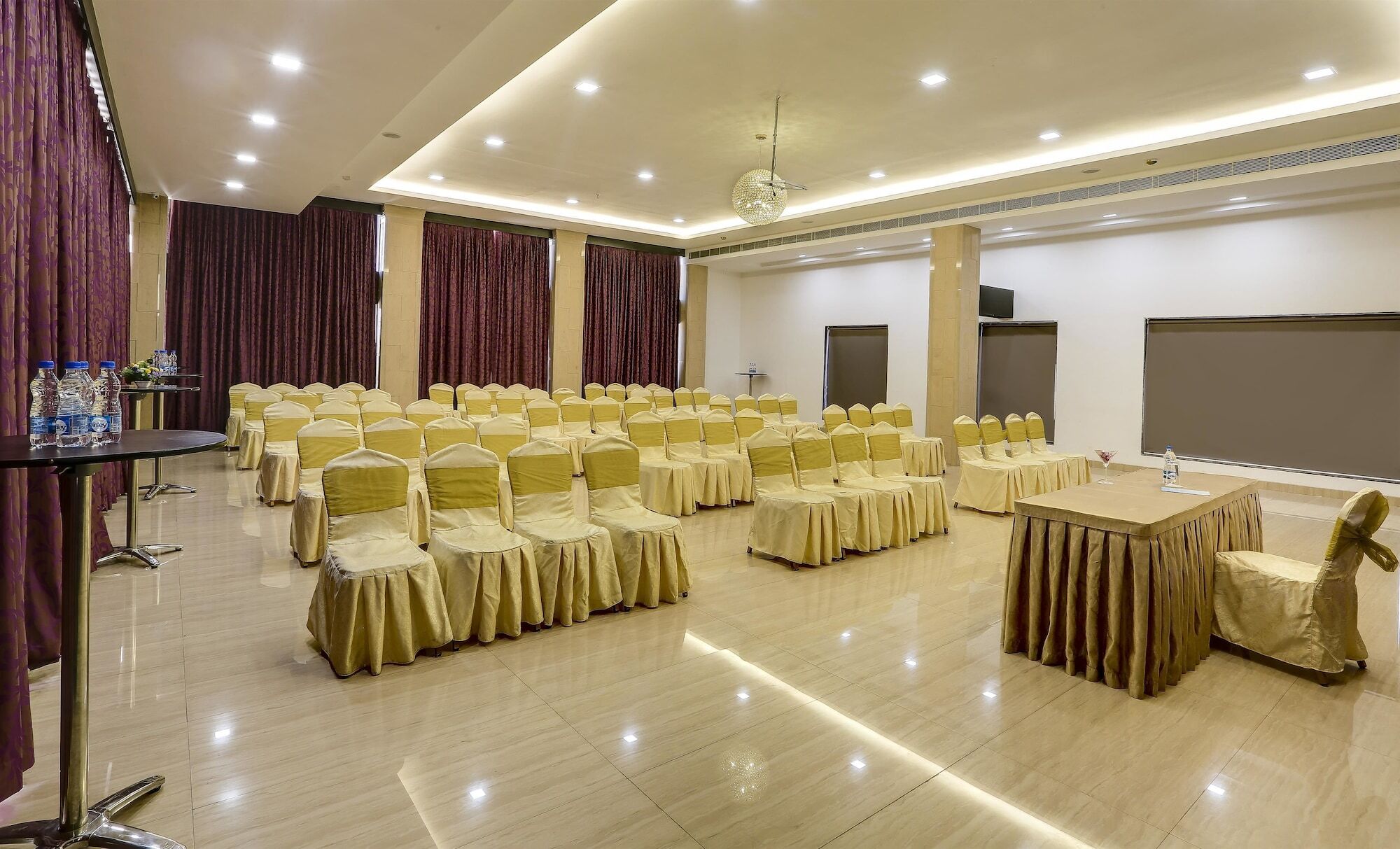 Golden Chariot Vasai Hotel Exterior photo